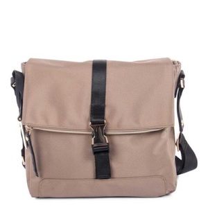 Flap bag with buckle closure